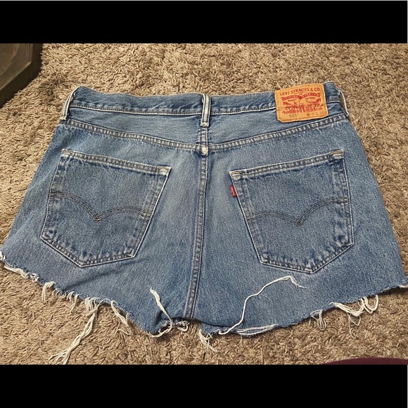 Vintage 501 Levi shorts - Picture 2 of 2